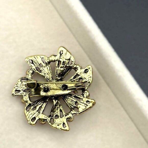 Yellow Gold with Ruby Red and Garnet Red Crystal Pinwheel Flower Pin Back Brooch - Picture 6 of 7